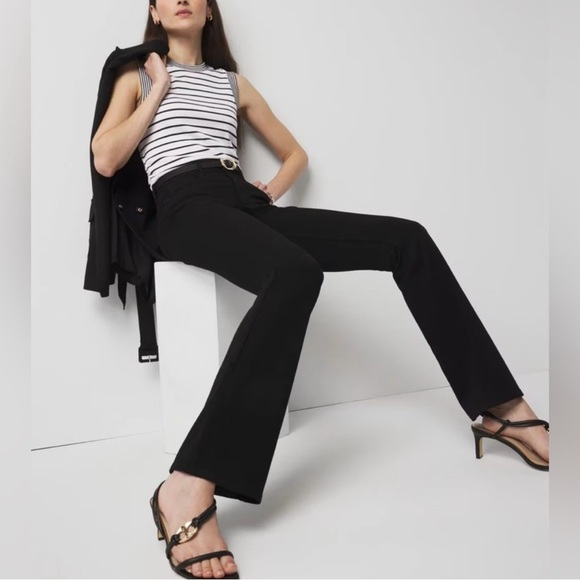 WHBM..High-Rise Skinny Flare Jeans...
SIZE: 6L
COLOR:BLACK - Picture 1 of 14